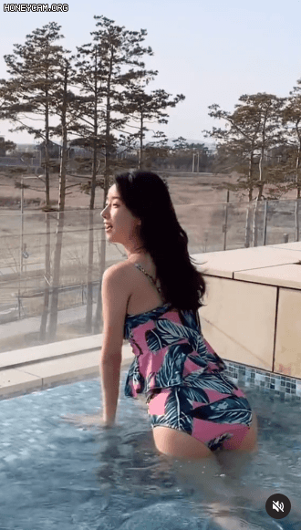 데뷔한지 17년차라는 뷰티 모델 눈나