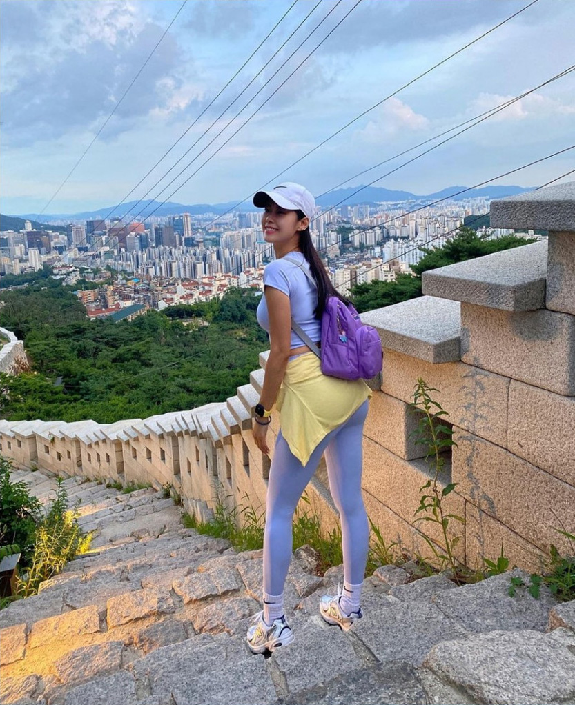 인왕산 레깅스녀