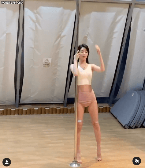 데뷔한지 17년차라는 뷰티 모델 눈나