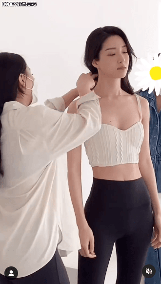 데뷔한지 17년차라는 뷰티 모델 눈나