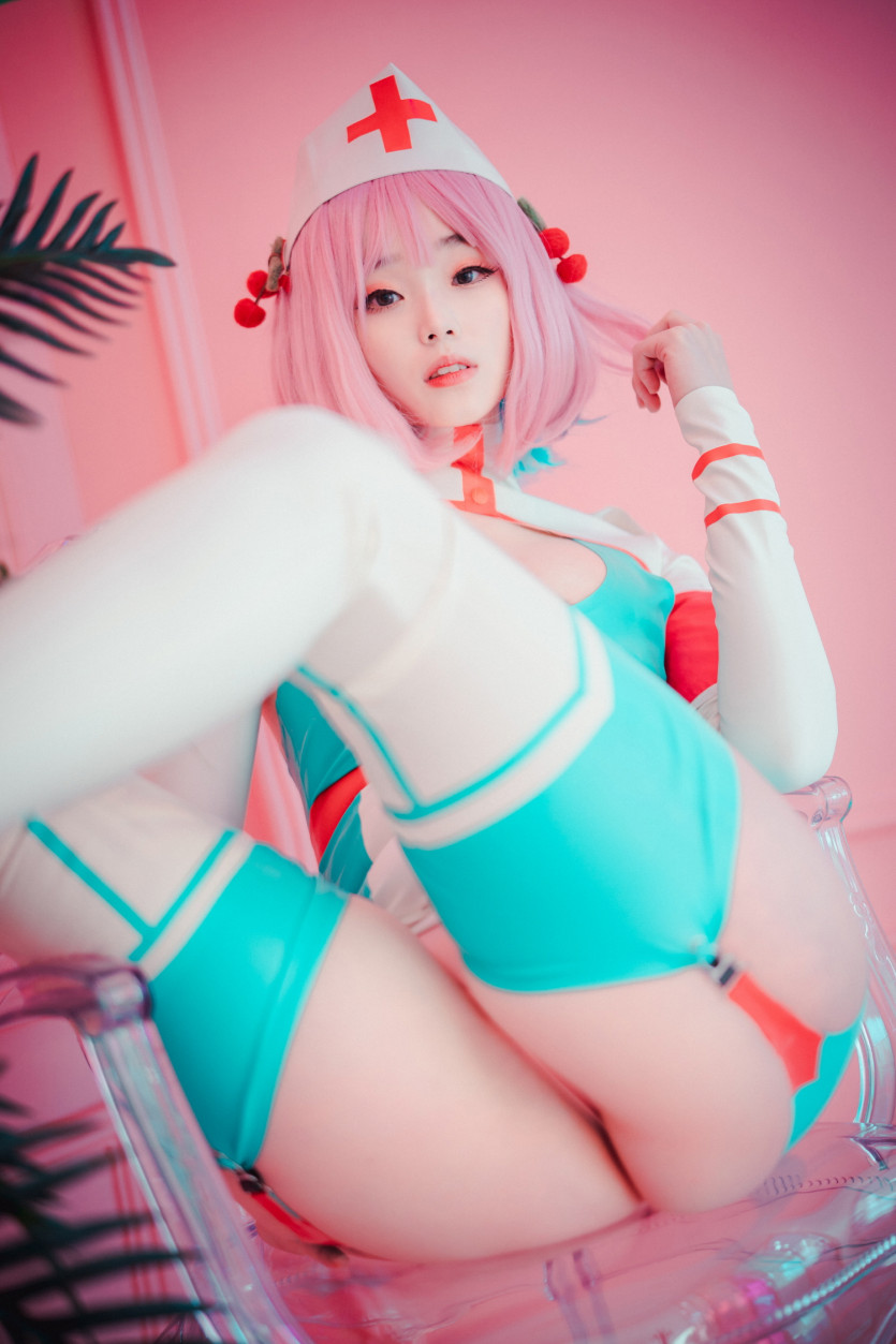 Cling To Latex_Bambi