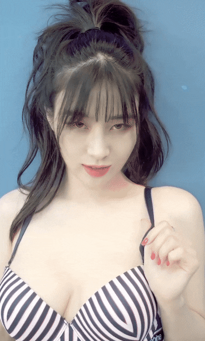 김우현 줄무늬 브라자