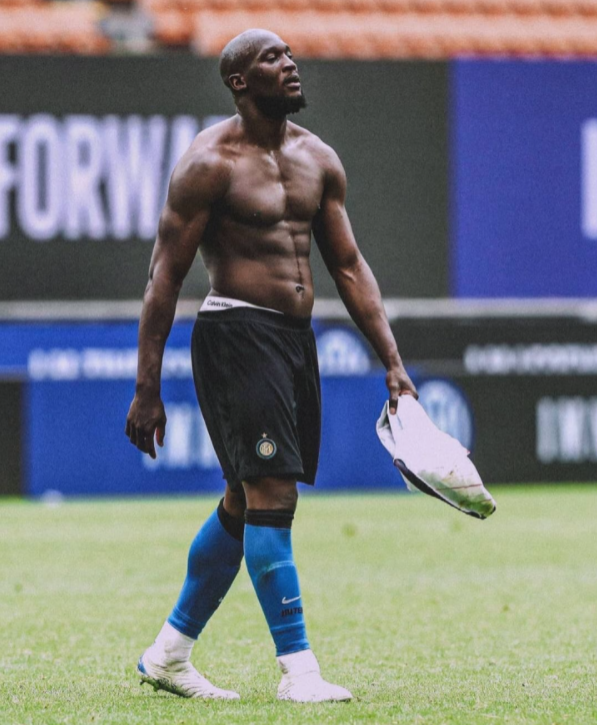 로멜로 루카쿠 새 여자친구 피지컬