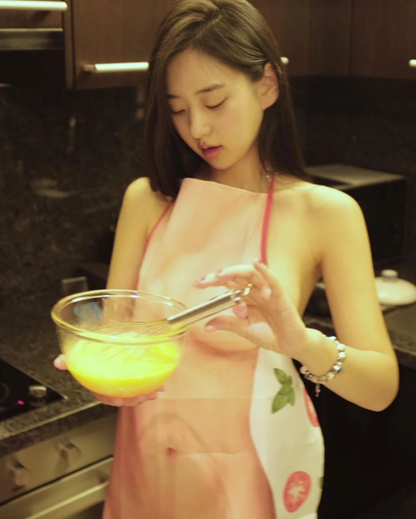 신재은 야한 앞치마