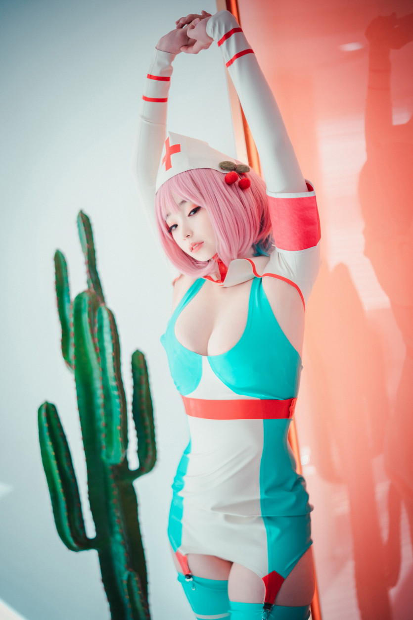 Cling To Latex_Bambi