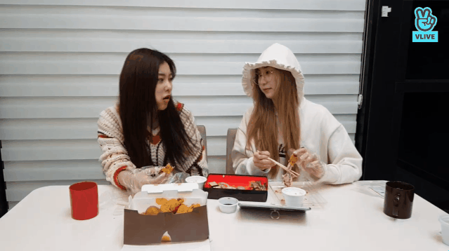 움짤 어제자 V앱 강혜원 이채연