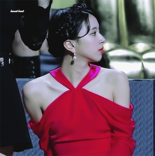 어깨라인도 예쁜 트와이스 손채영