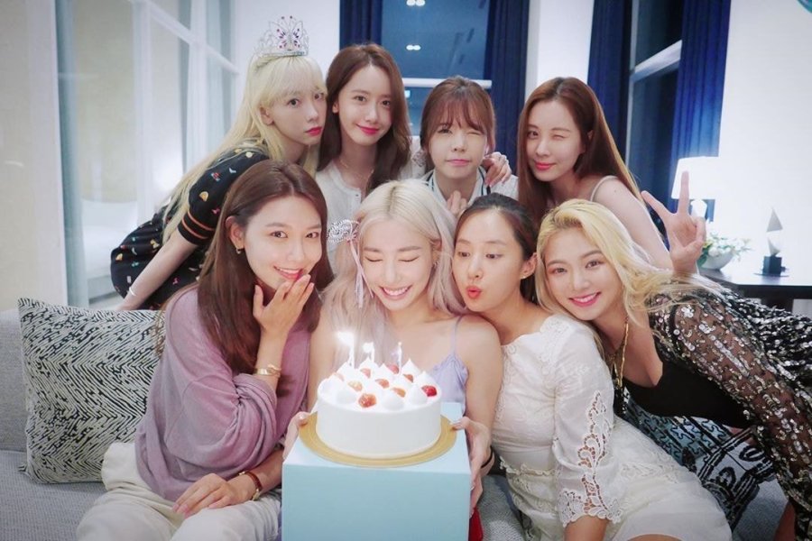 티파니 생일에 모인 소녀시대 8명