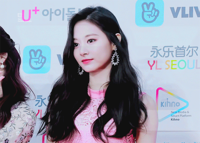 가온 레드카펫 빛나는 쯔위