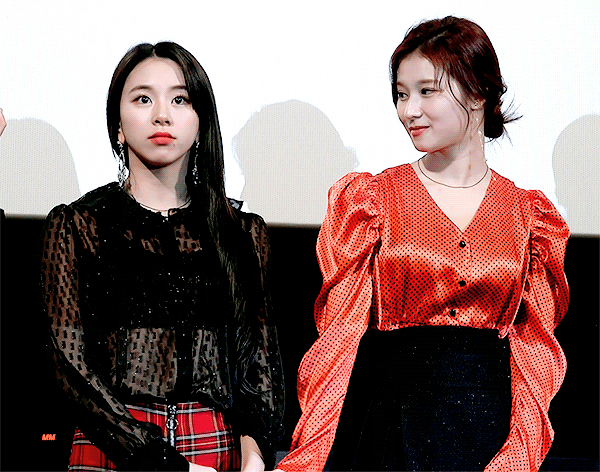 브이하는 사나 + 사나의 유혹에 굴복한 채영