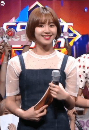 어깨라인도 예쁜 트와이스 손채영