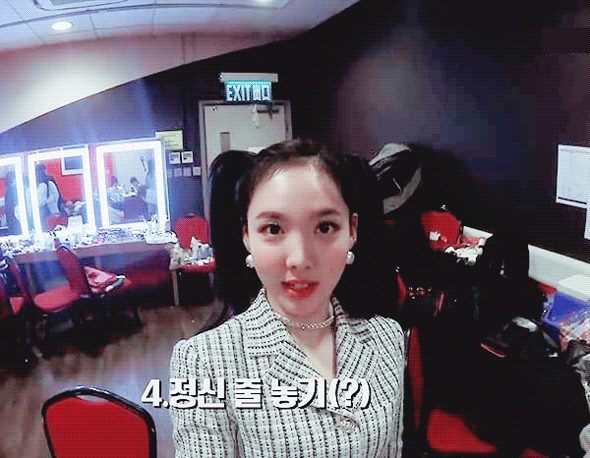 움짤 뮤직뱅크 in 홍콩 트와이스 쯔위,나연