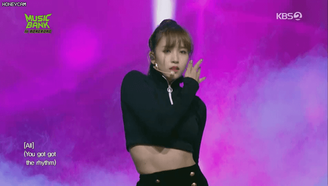 움짤 트와이스 미나의 섹시한 복근