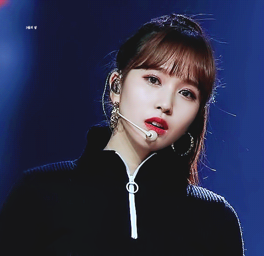 190223 뮤직뱅크in홍콩 무브 미나 1.gif