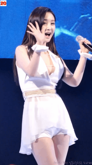 인사하는 우희