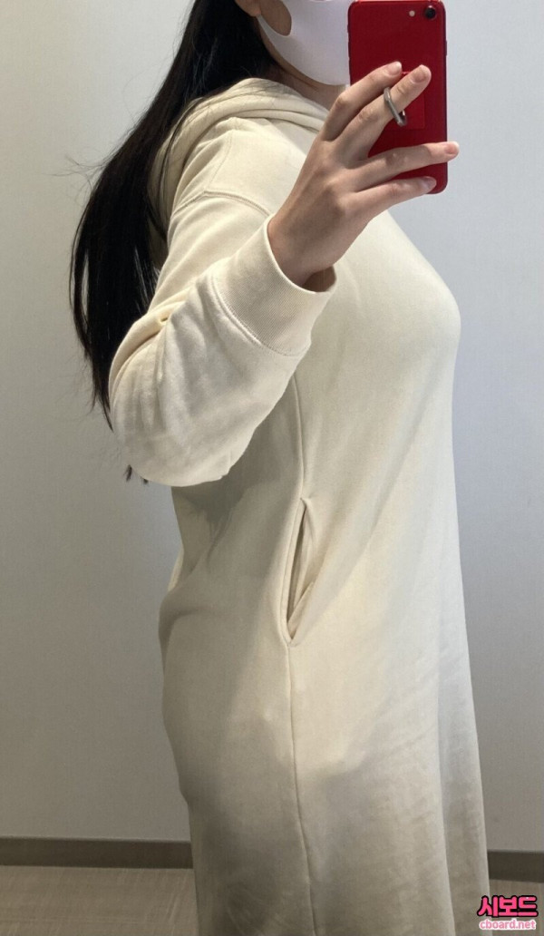 
						가슴 큰 여자들이 루즈핏을 입으면		