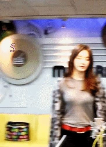 강민경_시스루.gif