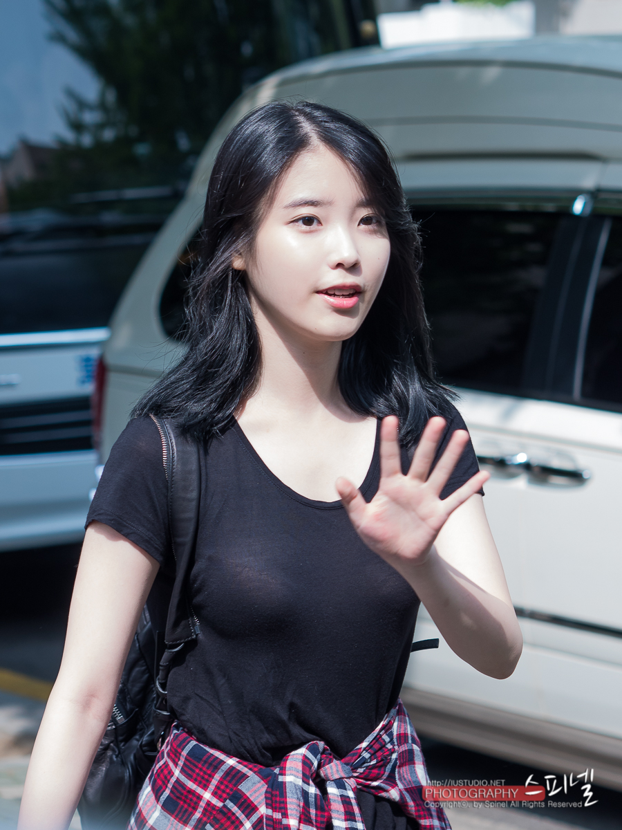 아이유 사진 요청하시길래 올려용