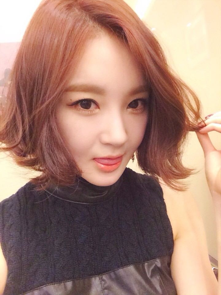 머리 자른 강민경