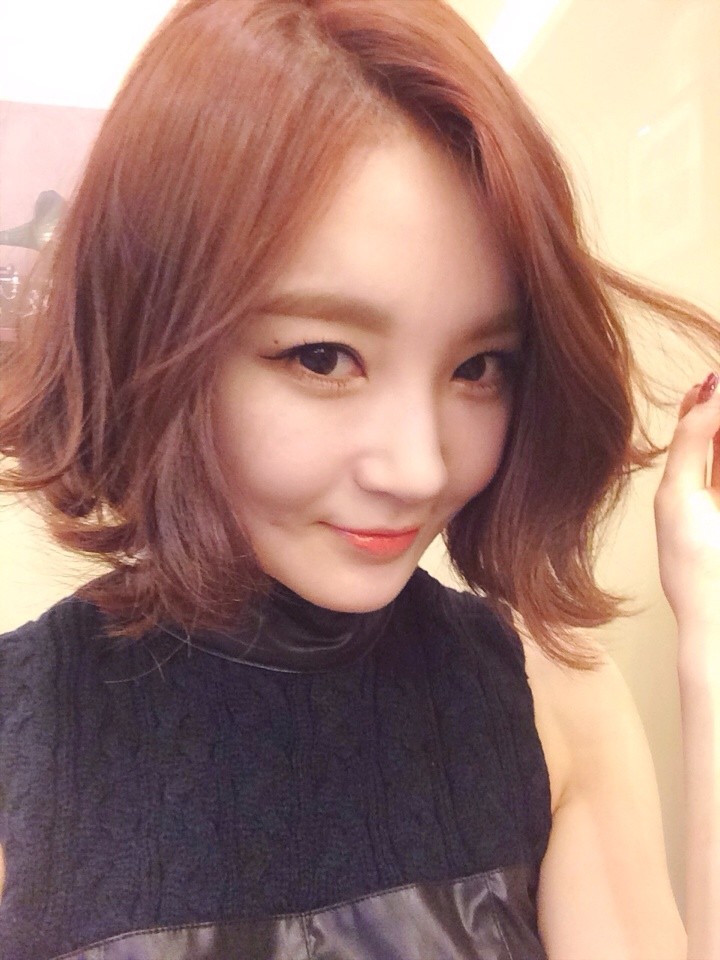 머리 자른 강민경
