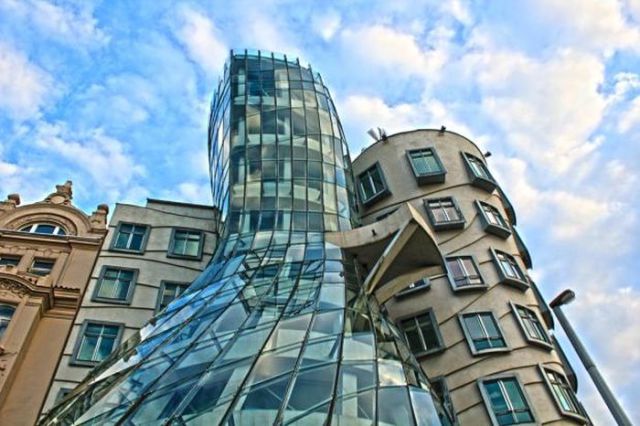 strange_and_unusual_buildings_from_around_the_world_640_15.jpg