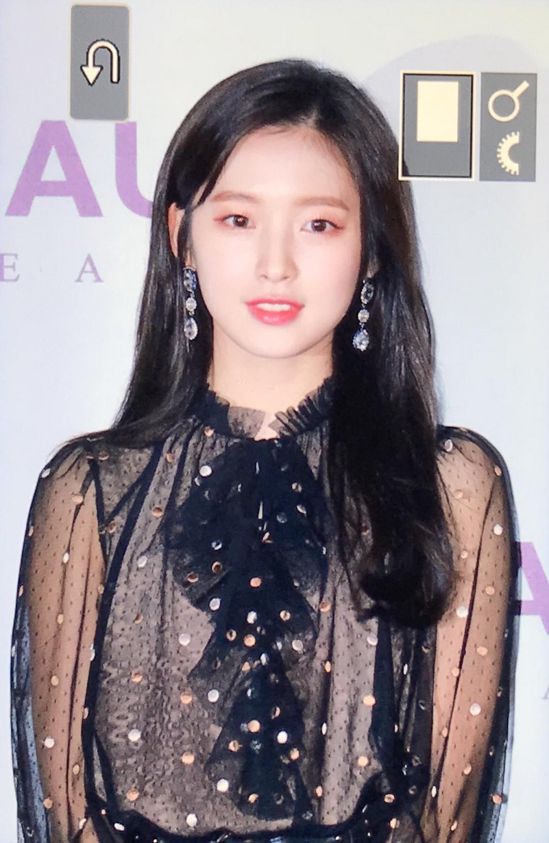 ë¨¸ë¦¬ë¬¶ê¸°ì ëª©ì ì¼ë¡ ë¨ì¬ ì ê²©íë ìë¦°ì´