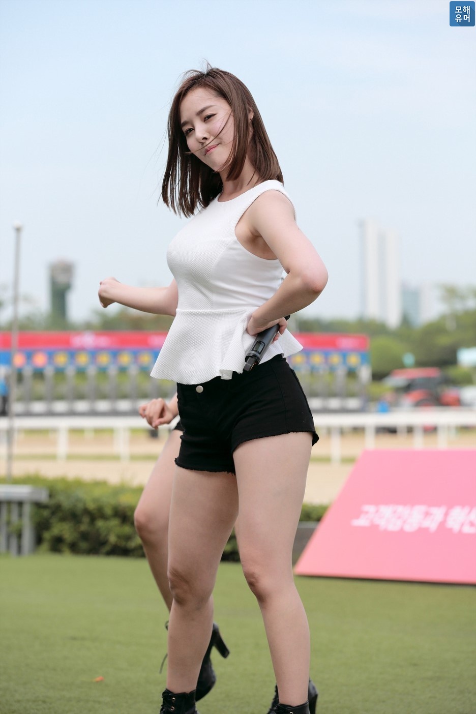 2179003455EE63BB357D74.jpg