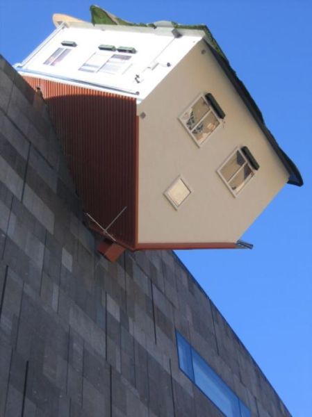 strange_and_unusual_buildings_from_around_the_world_640_13.jpg