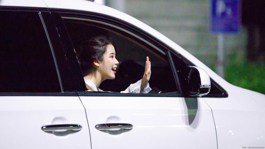 아이유 지콘콘서트 게스트 출퇴근