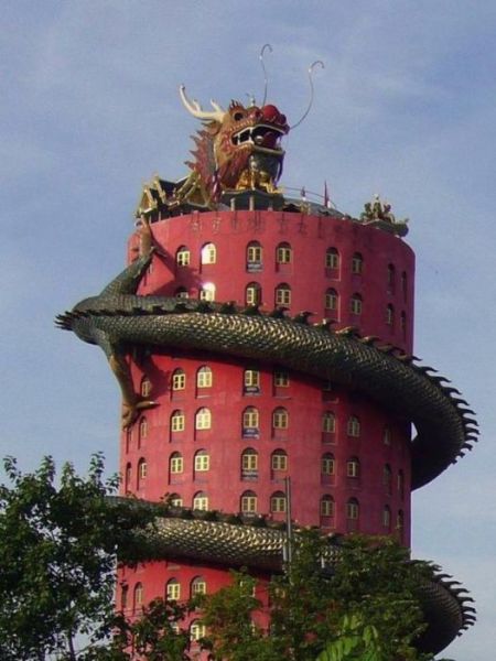 strange_and_unusual_buildings_from_around_the_world_640_41.jpg