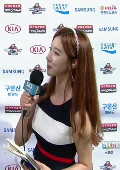 170705.베이스볼S.김민아아나운서CUT.BoKiBoB[(015234)2017-07-06-23-37-28].JPG