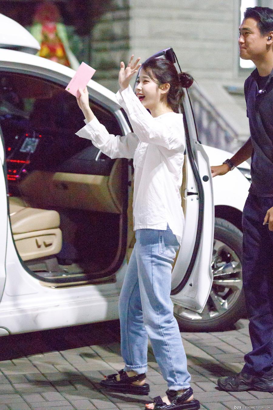 아이유 지콘콘서트 게스트 출퇴근