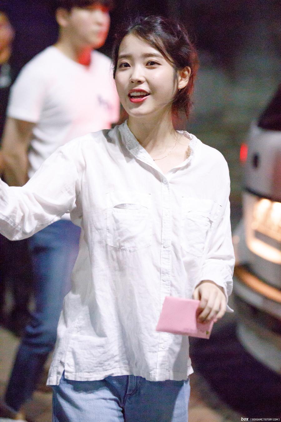 아이유 지콘콘서트 게스트 출퇴근
