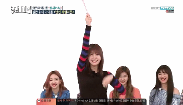 [주간 아이돌 303회] 모모 세일러문 변신_2.gif