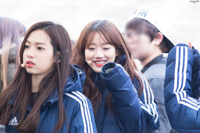 에이프릴 이나은!!