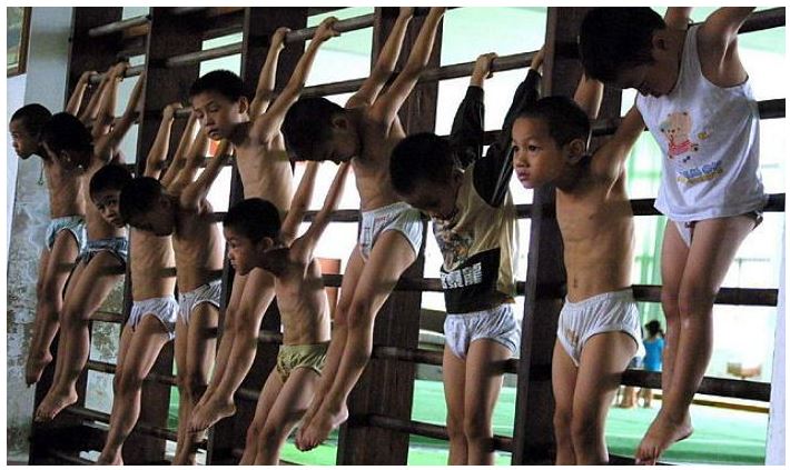 중국 어린이들의 금메달 따기 위한 훈련