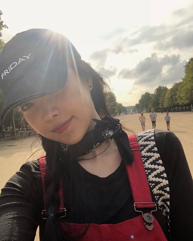 사진 파리에 간 자연미인