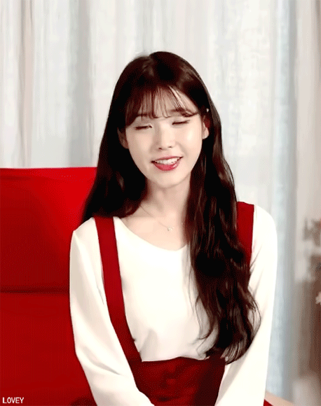 아이유.gif