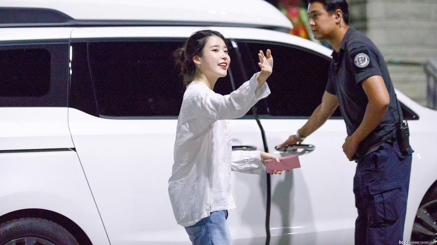 아이유 지콘콘서트 게스트 출퇴근