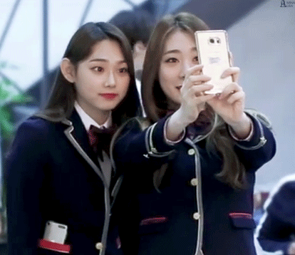 셀카찍는 미나와 연정이