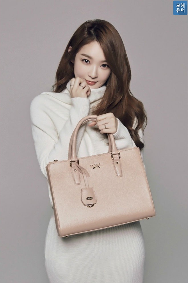 강민경 줠라 이쁘다..