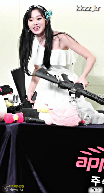 총으로 위협하는 지수