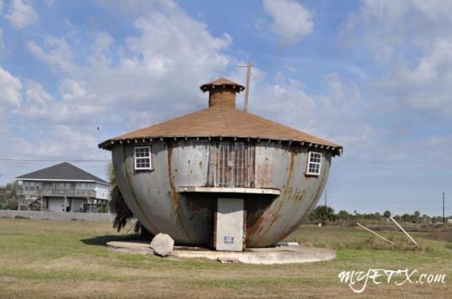 strange_and_unusual_buildings_from_around_the_world_640_29.jpg