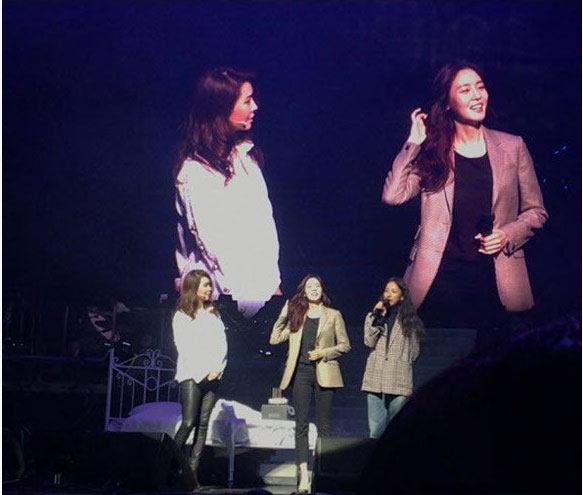 옥주현 콘서트에 나타난 성유리와 이효리