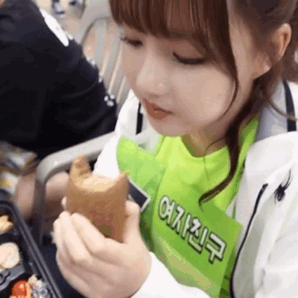 도시락 & 빵 먹는 옌니