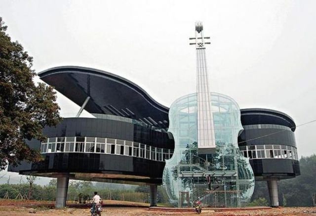 strange_and_unusual_buildings_from_around_the_world_640_43.jpg