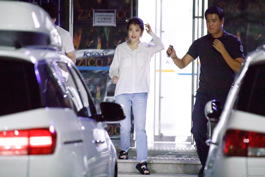 아이유 지콘콘서트 게스트 출퇴근
