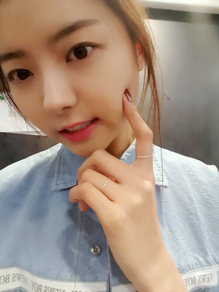 볼 한번만 꼬집어보고 싶다