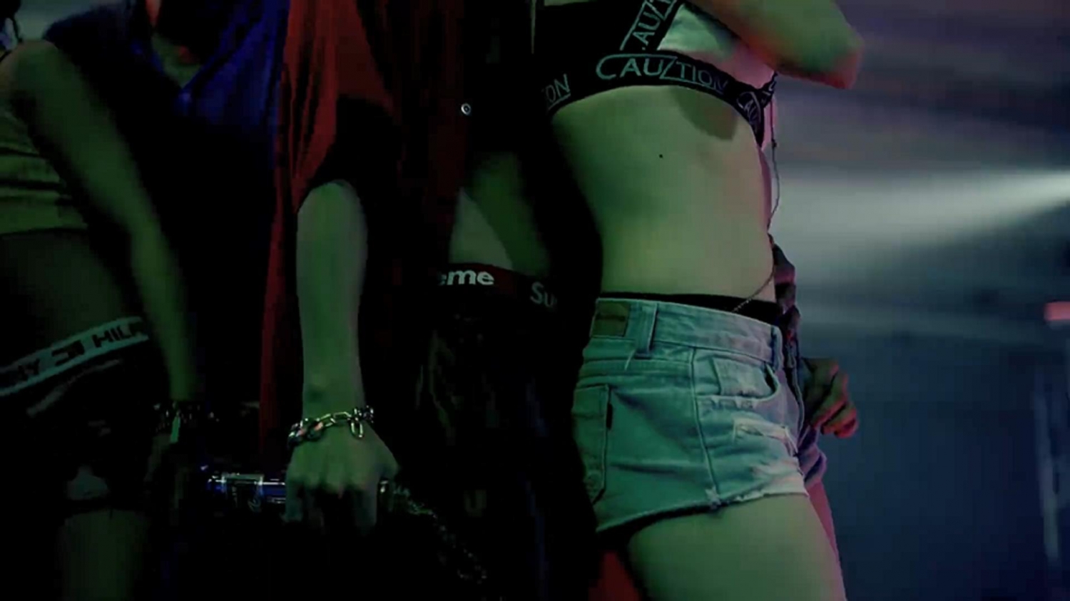 HyunA(현아)_-_'어때__(How's_this_)'_Official_Music_Video_20213822402.JPG