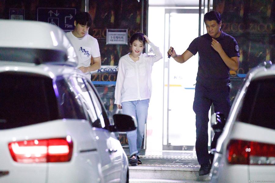 아이유 지콘콘서트 게스트 출퇴근